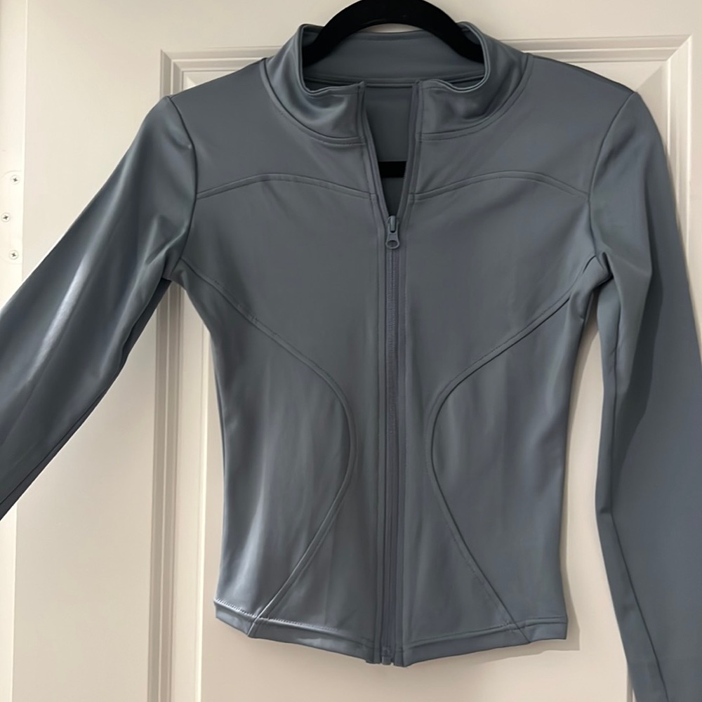 New athletic workout jacket size small never worn